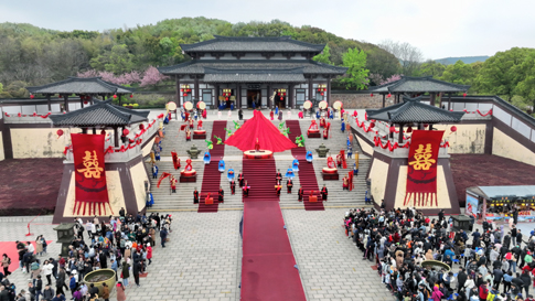 1無(wú)錫景區(qū)大型實(shí)景演出《劉備招親》.jpg