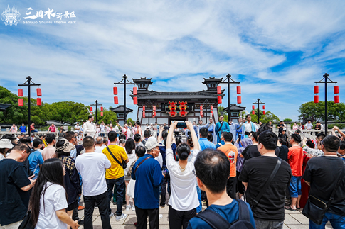 1無(wú)錫景區(qū)《端午國(guó)韻》演出現(xiàn)場(chǎng)火爆.jpg